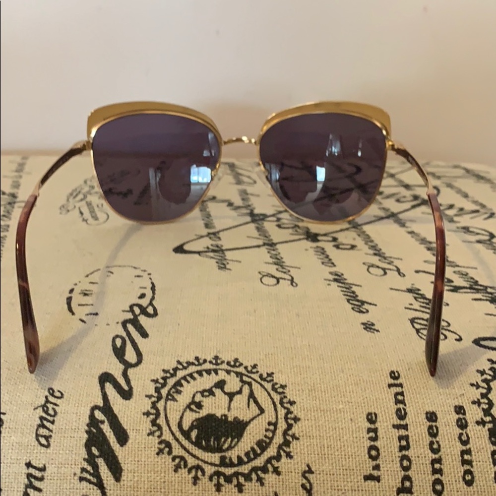 Prada sunglasses - Picture 5 of 6